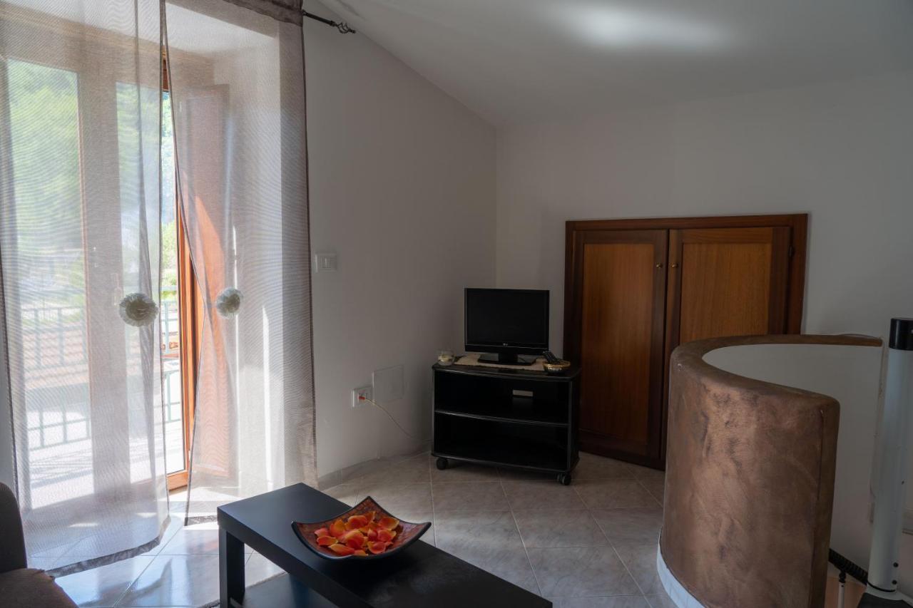 Apicella Casa Vacanze Villa ตรามอนติ ภายนอก รูปภาพ